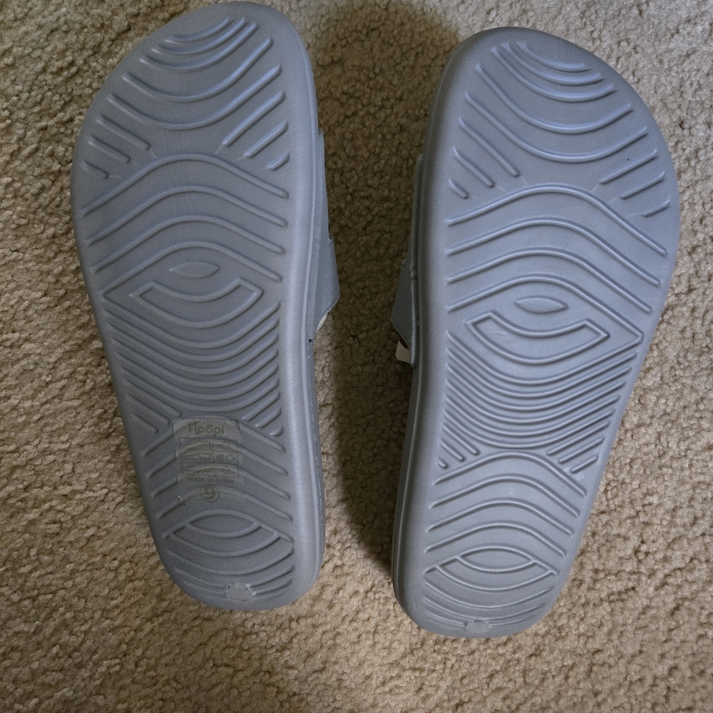 Floopi Gray Slide Sandals - Picture 4 of 6